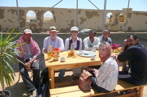 Bewirtung der Gäste auf der Sinai-Farm, April 2011